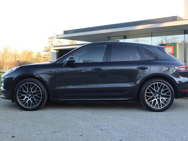 PORSCHE MACAN