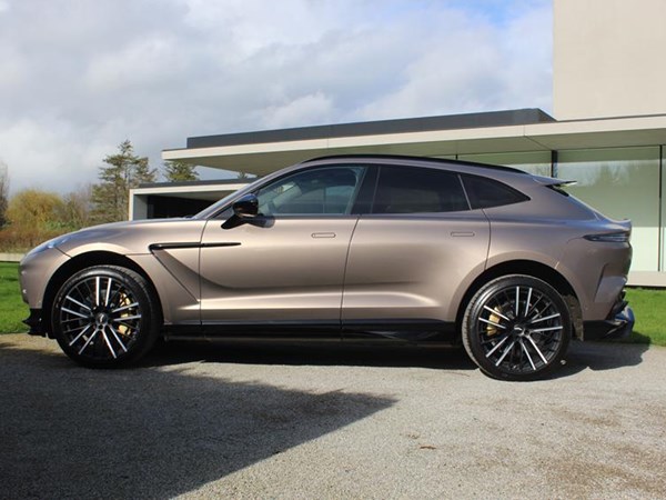 ASTON MARTIN DBX707