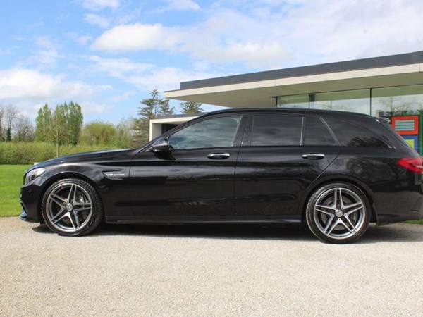 MERCEDES-BENZ C63 AMG