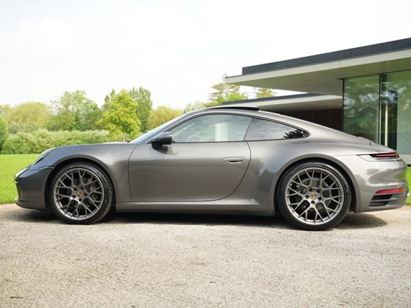 PORSCHE 992 CARRERA 4
