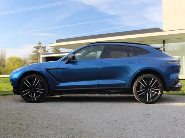 ASTON MARTIN DBX707
