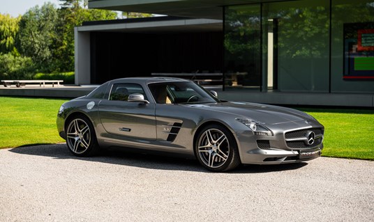 Mercedes-Benz SLS
